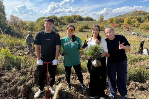 Акция по озеленению Восточного Казахстана с участием студентов ВКТУ и эко-блогера Алексея Сибирского