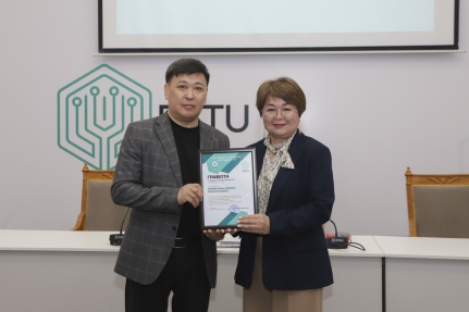 Поздравляем победителя конкурса «Лучший сотрудник месяца ВКТУ»!