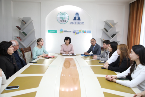 Круглый стол «Университет – пространство сохранения и развития казахстанских ценностей»