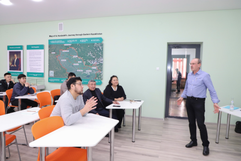 В ВКТУ прошли семинары приглашённого профессора из Австралии